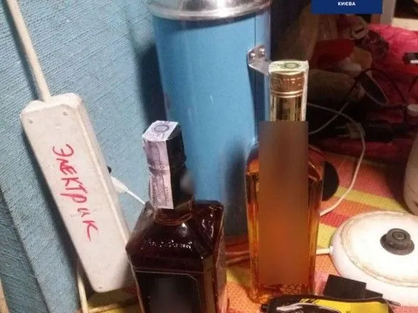 В Киеве мужчина пытался украсть алкоголь из магазина