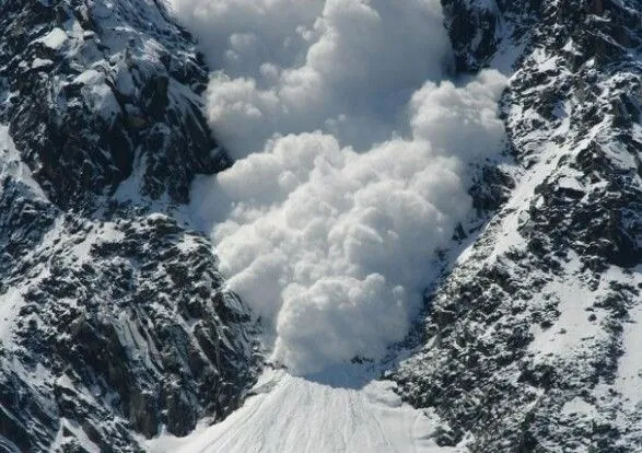 u-karpatakh-pochavsya-sezon-lavin