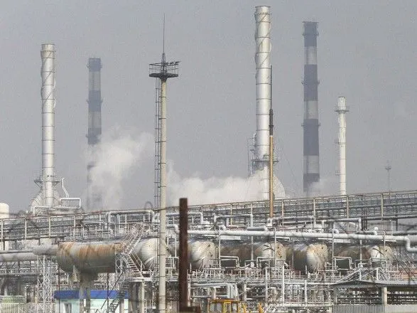 ЗМІ РФ: Москва та Мінськ знайшли тимчасовий варіант для поставок нафти на НПЗ республіки