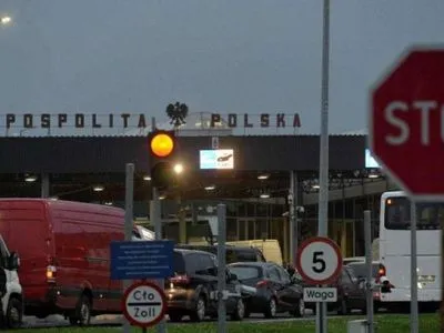 Перед пунктом пропуска на границе с Польшей очередь выросла до 250 легковых автомобилей