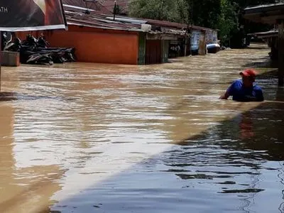 В результате наводнения в Индонезии погибли уже 43 человека