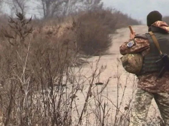 Двое военных подорвались на неизвестном взрывном устройстве на Донбассе - ООС