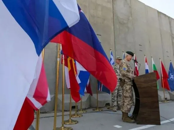 НАТО призупиняє військові навчальні місії в Іраку