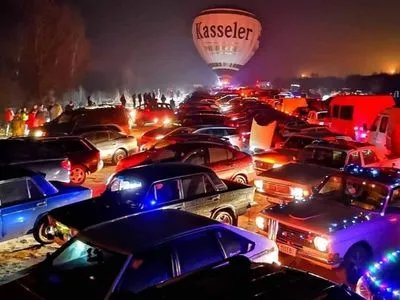Более 200 авто образовали новогоднюю елку в Кропивницком