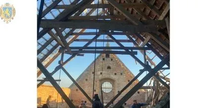 У Львівській області обвалився дах Олеського замку