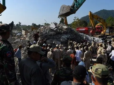 Число погибших в результате обрушения дома в Камбодже возросло до 22 человек