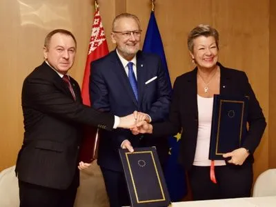 Білорусь і Євросоюз підписали угоду про спрощення візового режиму