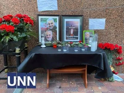 У иранского посольства в Украине почтили память погибших в авиакатастрофе