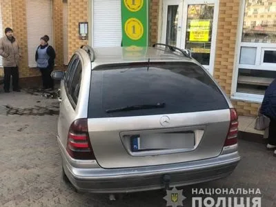 На Київщині чоловік збив жінку, тікаючи від поліції