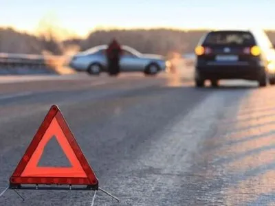 На Житомирщині автомобіль в'їхав у підводу: троє людей травмовані