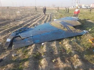 Камера наблюдения зафиксировала момент падения самолета в Иране