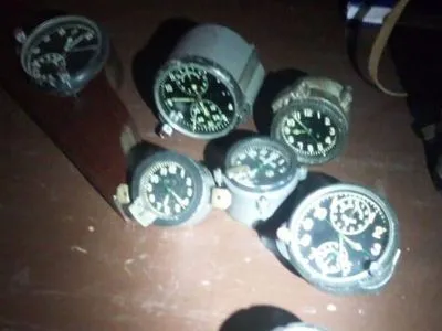 Украинец пытался провезти в Венгрию радиоактивные авиационные часы