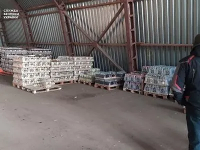 В Днепре блокировали сбыт 45 тонн готового алкосурогата