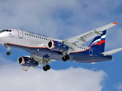 В России пассажирский самолет вернулся в аэропорт из-за проблем с двигателем