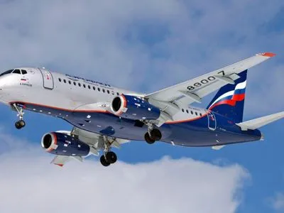 У Росії пасажирський літак повернувся в аеропорт через проблеми з двигуном