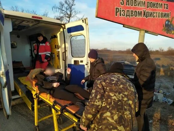 На Дніпропетровщині авто злетіло у кювет, після чого врізалося у рекламний щит