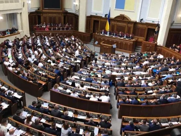 В Раде объявили перерыв для совещания глав фракций в кабинете Разумкова