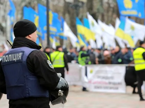 Нацгвардия и полиция усиленно охраняют порядок в центре Киева