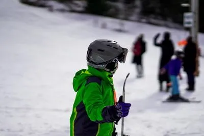 Во Львовской области во время катания на лыжах травмировался ребенок