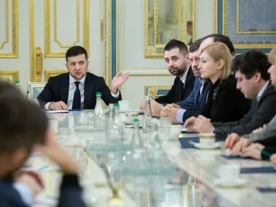 Зеленский встретился со "слугами народа": говорили о децентрализации