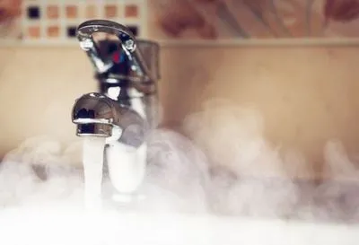 АМКУ рекомендовал тепловикам снизить начисления за отопление и горячую воду
