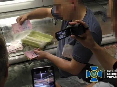 В Черниговской области следователя полиции осудили за взятку до 5 лет с конфискацией