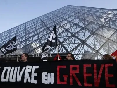 У Парижі тимчасово закрили Лувр через страйк проти пенсійної реформи