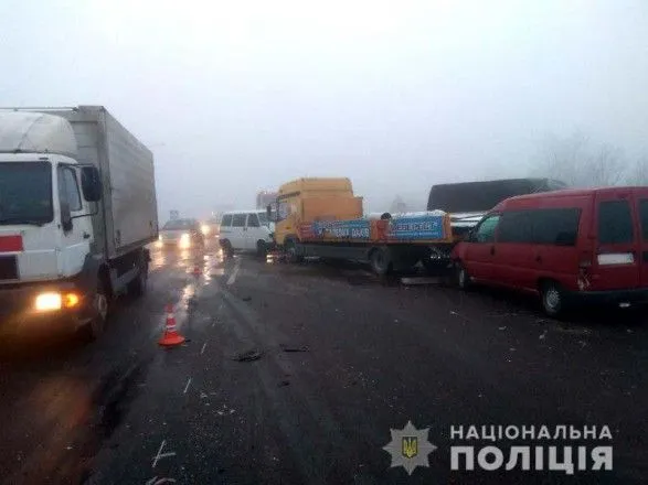 Под Ровно из-за непогоды столкнулись семь автомобилей, есть пострадавшие