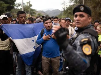 До кордону Мексики наближається караван мігрантів з Гватемали