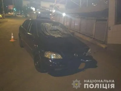 Полицейский в Одессе снес шлагбаум и сбил двух пешеходов