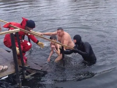 На Крещение на водоемах Украины дежурят более трех тысяч спасателей ГСЧС