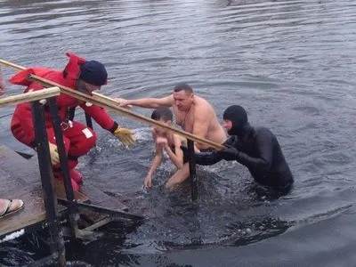 На Крещение на водоемах Украины дежурят более трех тысяч спасателей ГСЧС