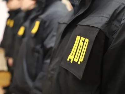 В Киеве следователи ГБР расследуют самоубийство военного в здании ЦИК