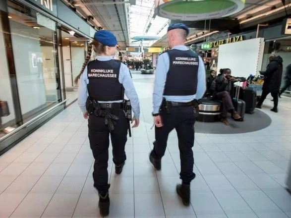 В аэропорту Амстердама задержали украинца: подозревают в жестоком обращении с ребенком