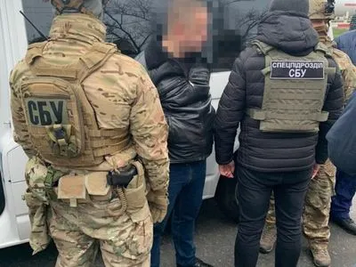 В Одессе должностных лиц миграционной службы задержали за легализацию мигрантов