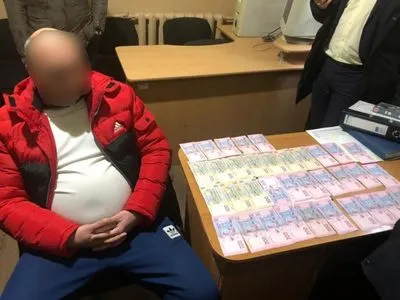 В Сумской области мужчина за вождение в состоянии опьянения пытался подкупить полицейского
