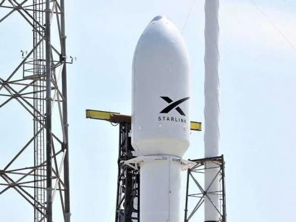 SpaceX выведет на орбиту очередную партию спутников для доступа в интернет