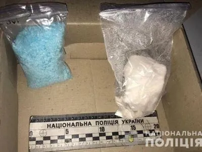 На Луганщині у поштовому відділені затримали двох чоловіків з наркотиками