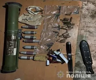 В Киевской области у мужчины изъяли гранатомет, патроны и взрывчатку