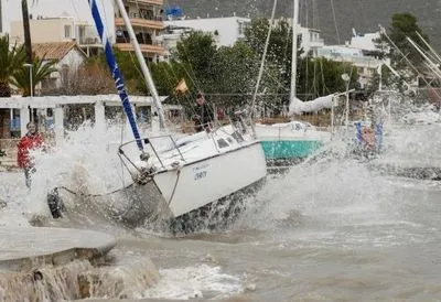 В Испании число жертв из-за шторма "Глория" возросло до 10 человек