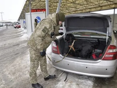 Ситуація на КПВВ на Донбасі: в чергах застрягли 235 автівок