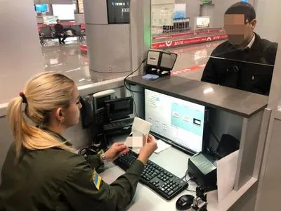 В аеропорту Одеси не пустили в Україну іноземця з підробленим паспортом