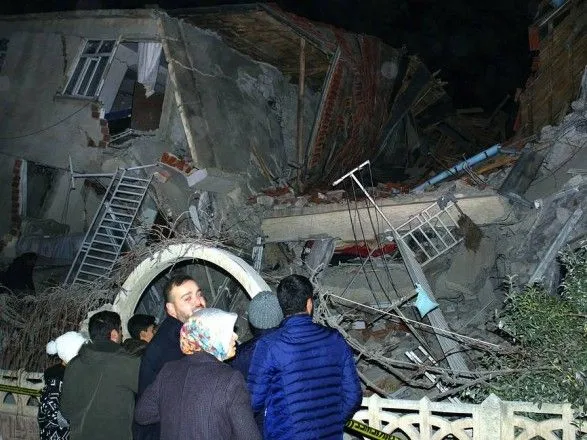 Землетрясение в Турции: не менее 14 погибших