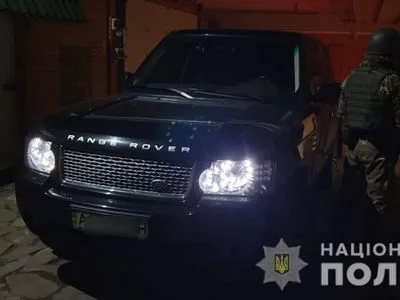 На Київщині затримали поліцейського та його спільника, які вимагали у підприємця 130 тис. доларів