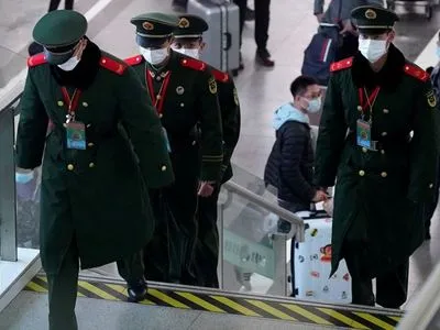 В Китае из-за коронавируса на карантин закрыли уже 13 городов