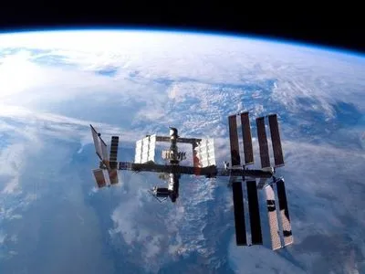 Астронавты вышли в космос с МКС для ремонта магнитного альфа-спектрометра