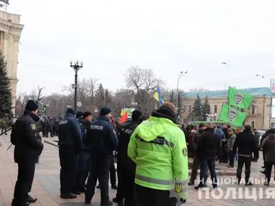 В Харькове во время митинга под ОГА пострадали два человека