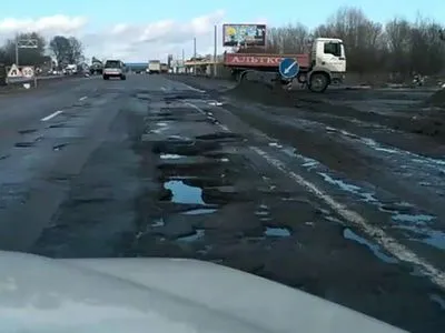 В этом году в Украине планируют построить 2,5 тысячи местных дорог
