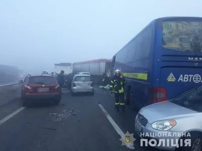 Появилось видео масштабного ДТП в Одесской области с участием 11 автомобилей