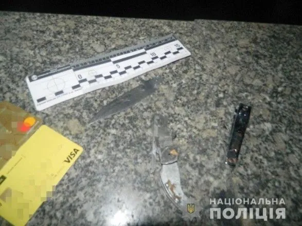 Возле столичного КПИ мужчины с ножом напали на подростка